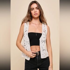 🤍NWOT Lulus Boho Instinct Beige Crochet Vest🤍